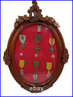 2.4/05/2025(ref24084) Cadre Militaire Avec Medailles Guerre 1939 1945 14/18