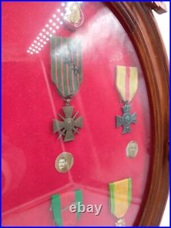 2.4/05/2025(ref24084) Cadre Militaire Avec Medailles Guerre 1939 1945 14/18