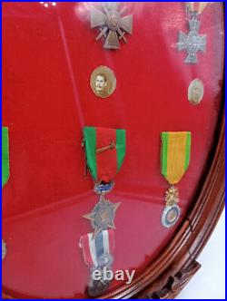 2.4/05/2025(ref24084) Cadre Militaire Avec Medailles Guerre 1939 1945 14/18