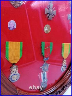 2.4/05/2025(ref24084) Cadre Militaire Avec Medailles Guerre 1939 1945 14/18