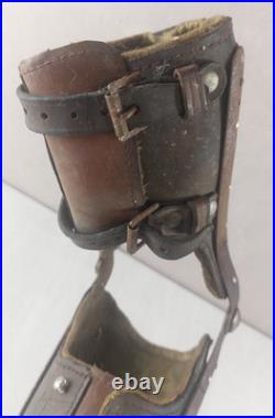 Ancienne prothèse de bras gauche, en cuir, bois et métal, WW1