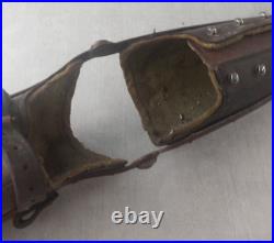 Ancienne prothèse de bras gauche, en cuir, bois et métal, WW1