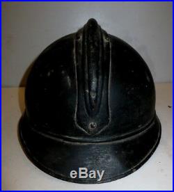 Beau casque ADRIAN de l' Artillerie de Montagne, modèle 1915, peinture noire