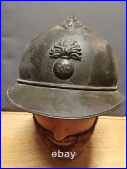 Beau casque Adrian modèle 1915 de l'Infanterie WW1 coiffe cuir du 1er type
