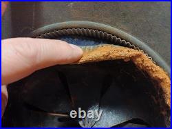 Beau casque Adrian modèle 1915 de l'Infanterie WW1 coiffe cuir du 1er type