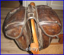 Bissac ou Fonte de cavalerie 19e Gendarmerie ou 14/18 en cuir belle patine