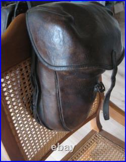 Bissac ou Fonte de cavalerie 19e Gendarmerie ou 14/18 en cuir belle patine