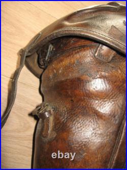 Bissac ou Fonte de cavalerie 19e Gendarmerie ou 14/18 en cuir belle patine