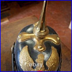 Casque à pointe d'officier spiked helmet pickelhaube WW1