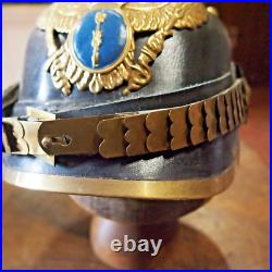 Casque à pointe d'officier spiked helmet pickelhaube WW1