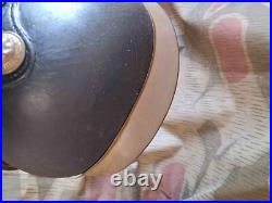Casque de pompier similaire. Casquette à boutons début XXe siècle avec peigne
