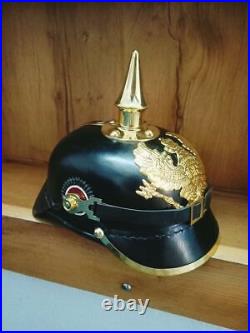 Casque impérial prussien allemand Pickelhaube vintage de la Première Guerre