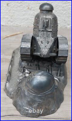 Char Tank Renault FT17 années 1920S encrier Camp de Coëtquidan Bretagne