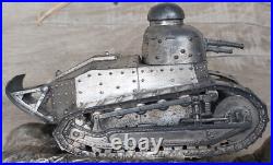 Char Tank Renault FT17 années 1920S encrier Camp de Coëtquidan Bretagne