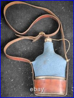 Gourde bidon 1884 1 L cavalerie légère cuir fauve fragilité gobelet bouchon ww1