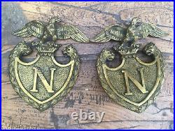 Lot 2 Belles Insignes Napoleon Bonaparte XIXe Bronze A Identifier Shako