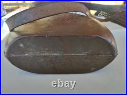 Lot WW1, Coque de casque+Plaque Visière Commémorative et Gourde