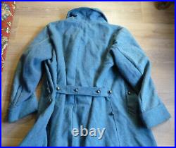 Manteau de cavalerie bleu horizon, boutons argentés d'époque WW1. Poilu