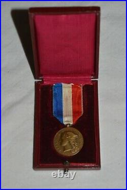 Medaille D'honneur Des Epidemies Bronze Attribuee-guerre 1914/1918-avec Ecrin