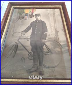 Poilu Verdun Cycliste Médailles Croix guerre 28 R I vélo Photo cadre