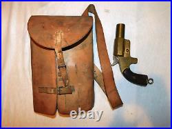 RARE SACOCHE CUIR TRANSPORT PISTOLET LANCE FUSEES modèle 1918 / BEAUX MARQUAGES