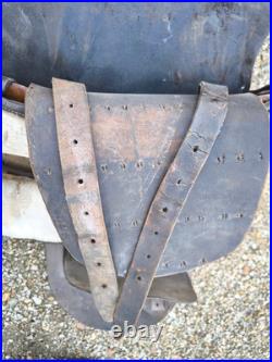 Selle 7 rivets à palette cuir fauve foncé harnachement cavalerie XIXe/ww1