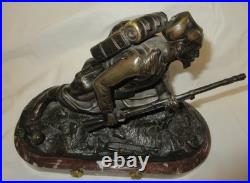 Superbe bronze sur socle Zouave en action, non signé. TBE belle patine