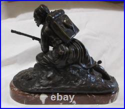 Superbe bronze sur socle Zouave en action, non signé. TBE belle patine
