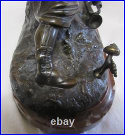 Superbe bronze sur socle Zouave en action, non signé. TBE belle patine