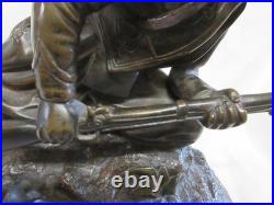 Superbe bronze sur socle Zouave en action, non signé. TBE belle patine